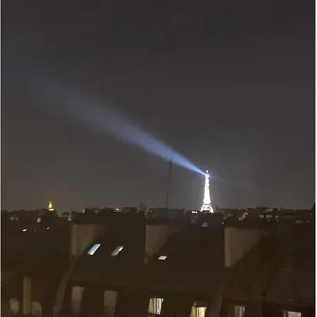 Amazing Eiffel Views Cool Area